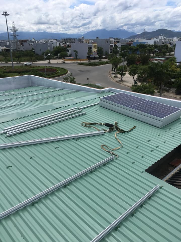 Thi công lắp pin năng lượng mặt trời tại đà nẵng, đội khoảng lắp pin năng lượng mặt trời chuyên nghiệp