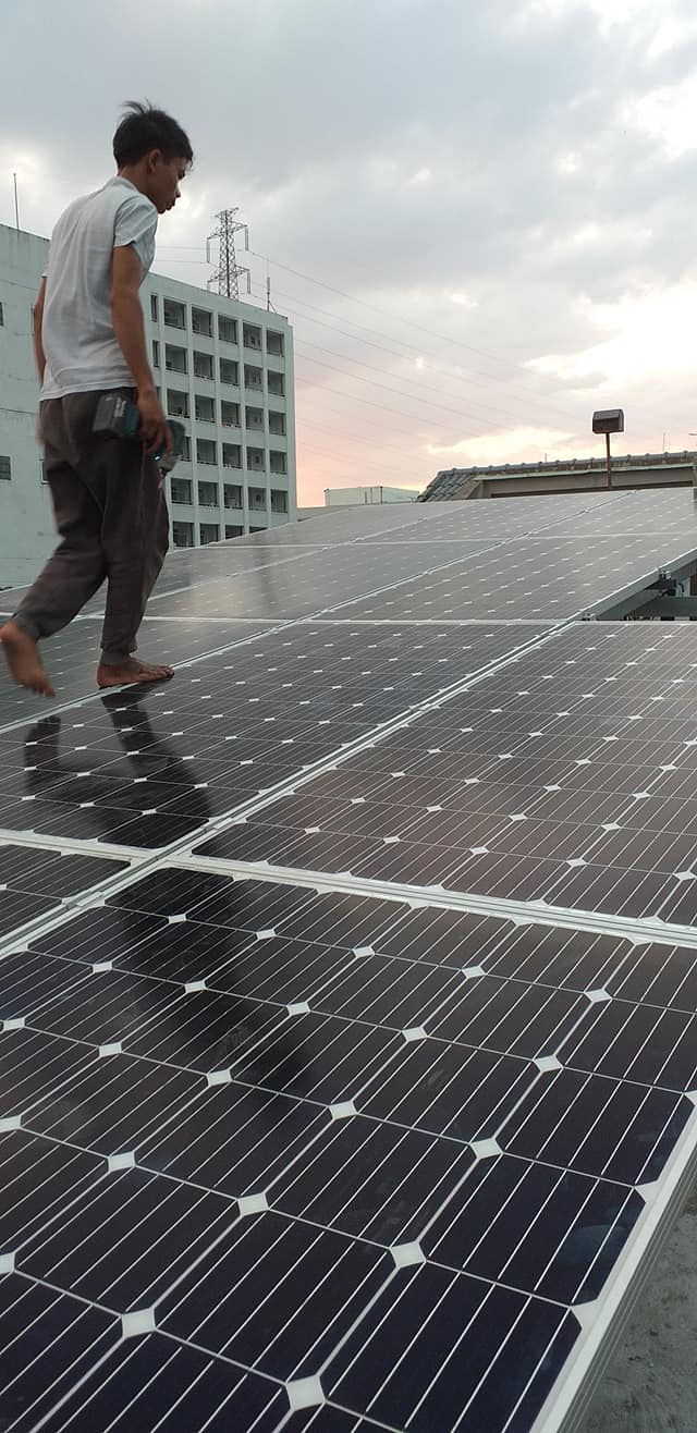 Lắp pin năng lượng mặt trời tại đà nẵng, đội khoảng lắp pin năng lượng mặt trời chuyên nghiệp